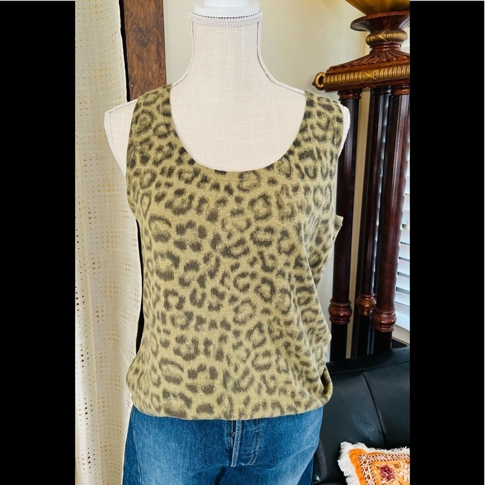 Isaac Mizrahi Live Olive Green Animal Print Sleeveless Sweater size small